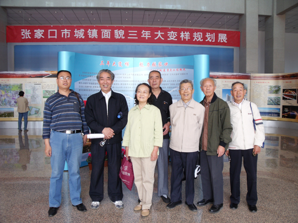 &nbsp;世界杯官网组织老同志实地参观市容变化