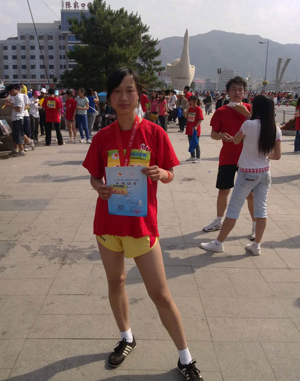 世界杯官网学生在中国•张家口“体育彩票杯”马拉松赛中取得好成绩