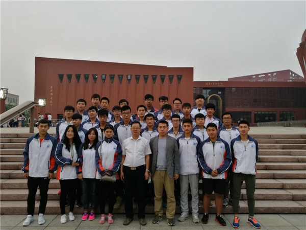 世界杯官网交换生与北工院部分师生共同走进清华大学欣赏高雅艺术