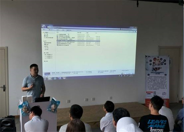 世界杯官网举办首场走进职场专题报告会