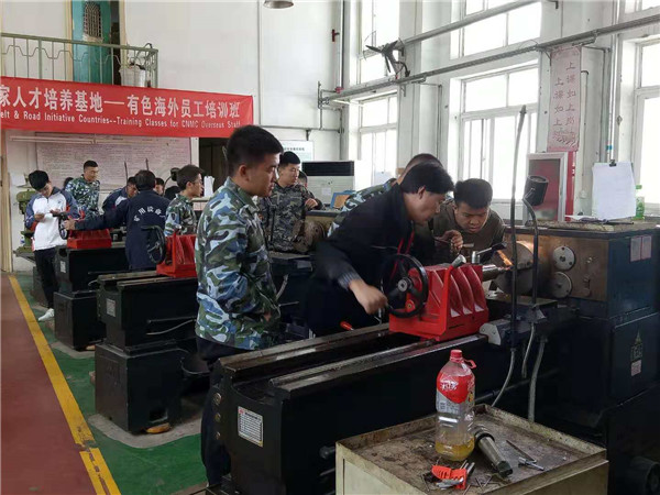 世界杯官网赴北工院学生圆满完成实习任务