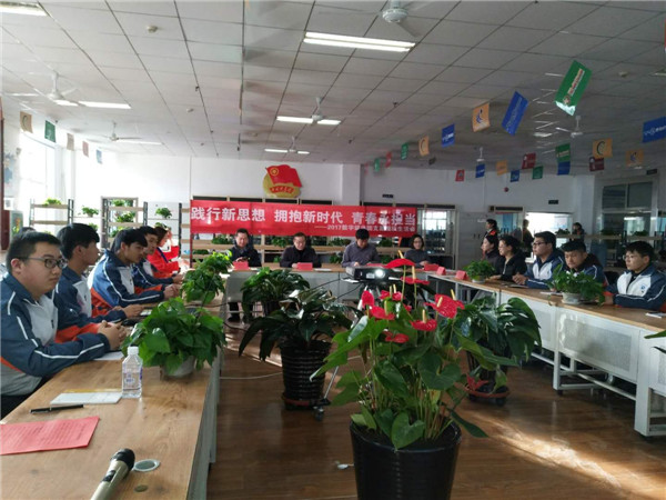 团市委领导走进世界杯官网参加团支部组织生活会
