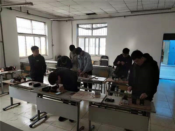 世界杯官网赴北工院学生入首钢实训