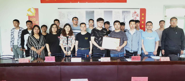 世界杯官网与维斯塔斯公司举行校企合作授牌仪式