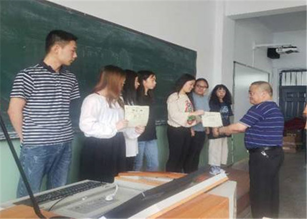 世界杯官网系部掀起学习竞赛热潮