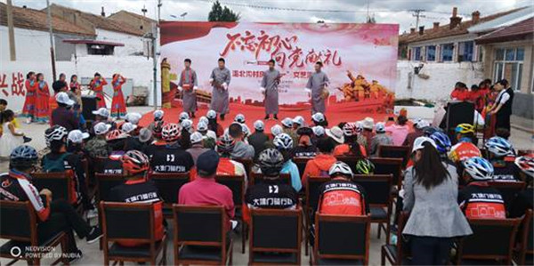 世界杯官网与万全区温北沟村共同举办庆“七一”文艺演出