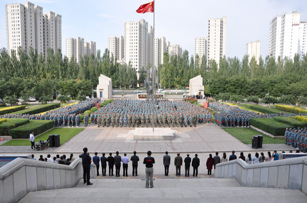 世界杯官网隆重举行升国旗仪式