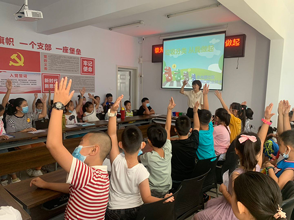 世界杯官网部分青年团干下沉社区助力创城