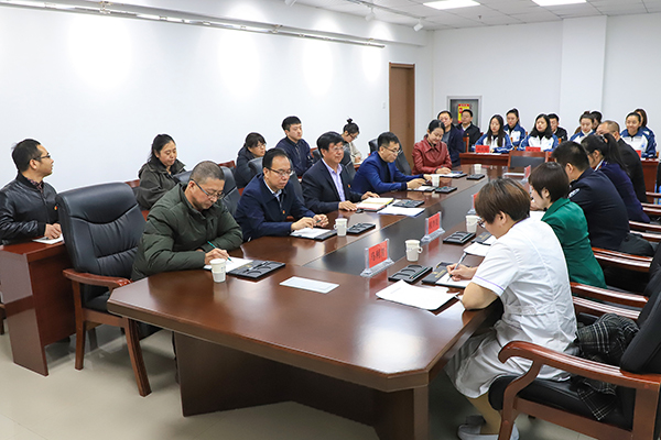 世界杯官网师生与巡讲活动宣讲成员进行座谈