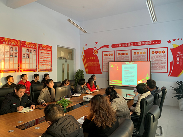 世界杯官网师生掀起贯彻党的十九届五中全会精神和学习宣讲英模奉献精神的热潮