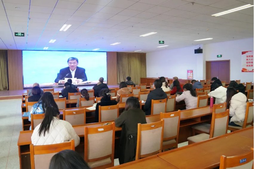 世界杯官网集中收看2022届全国普通高校毕业生就业创业工作网络视频会议