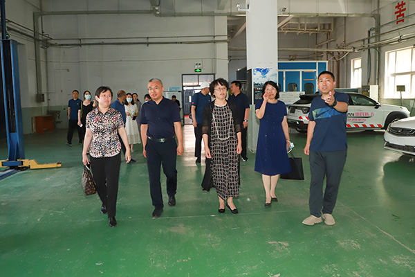 市政协副主席李品军到世界杯官网进行调研
