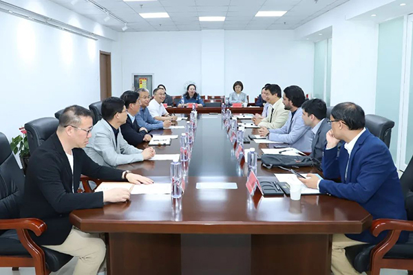 巴基斯坦俾路支省议长顾问、拉合尔大学教授纳西姆·汗·阿恰克扎到访世界杯官网